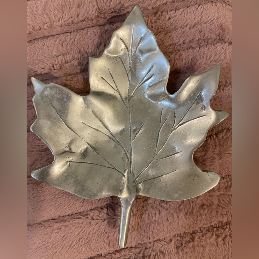 🍁🩶silver maple leaf • EUC
